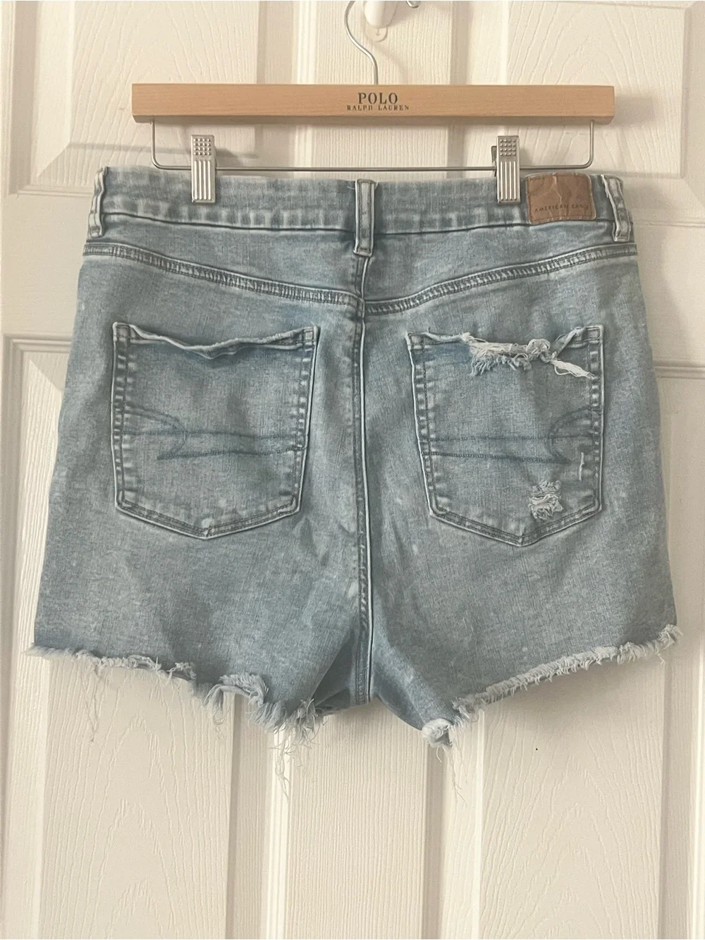 American Eagle Curvy Hi Rise Shortie light wash distressed Sz 14 Next Level